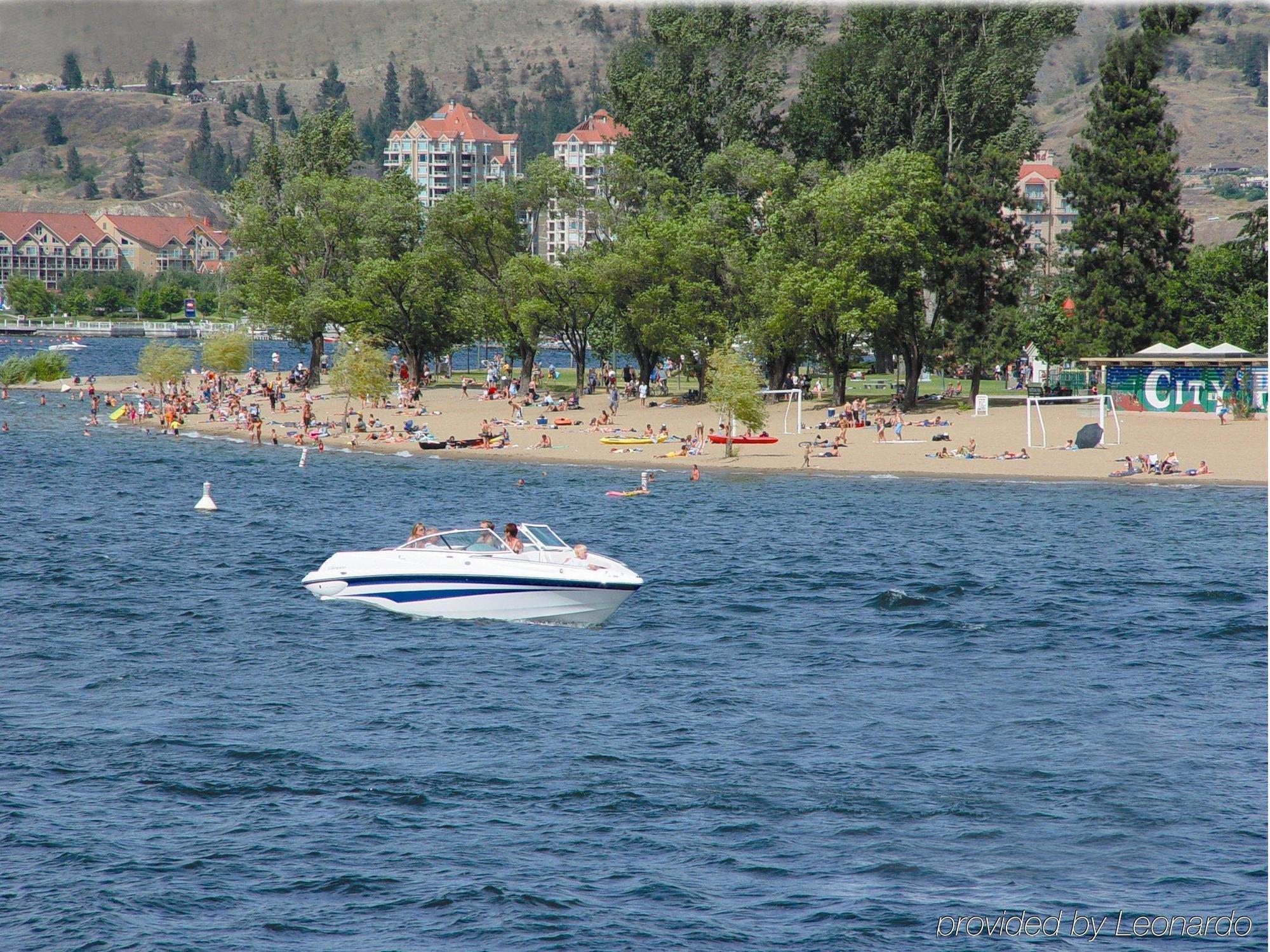 Hotel Kelowna & Conference Centre Zewnętrze zdjęcie